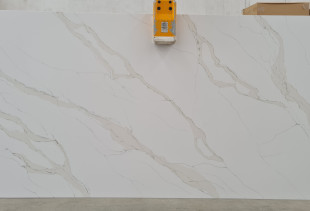 QUARTZ COMPAC UNIQUE CALACATTA GOLD
